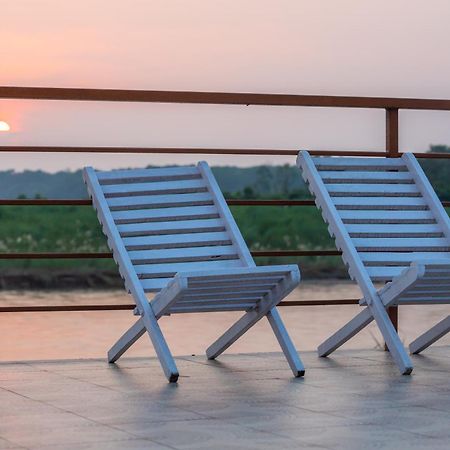 Park Safari Resort, Chitwan National Park Exterior photo