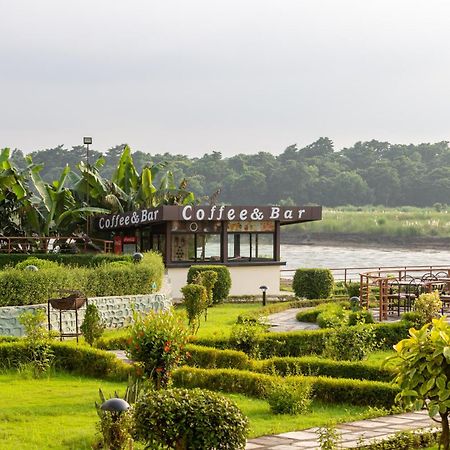 Park Safari Resort, Chitwan National Park Exterior photo