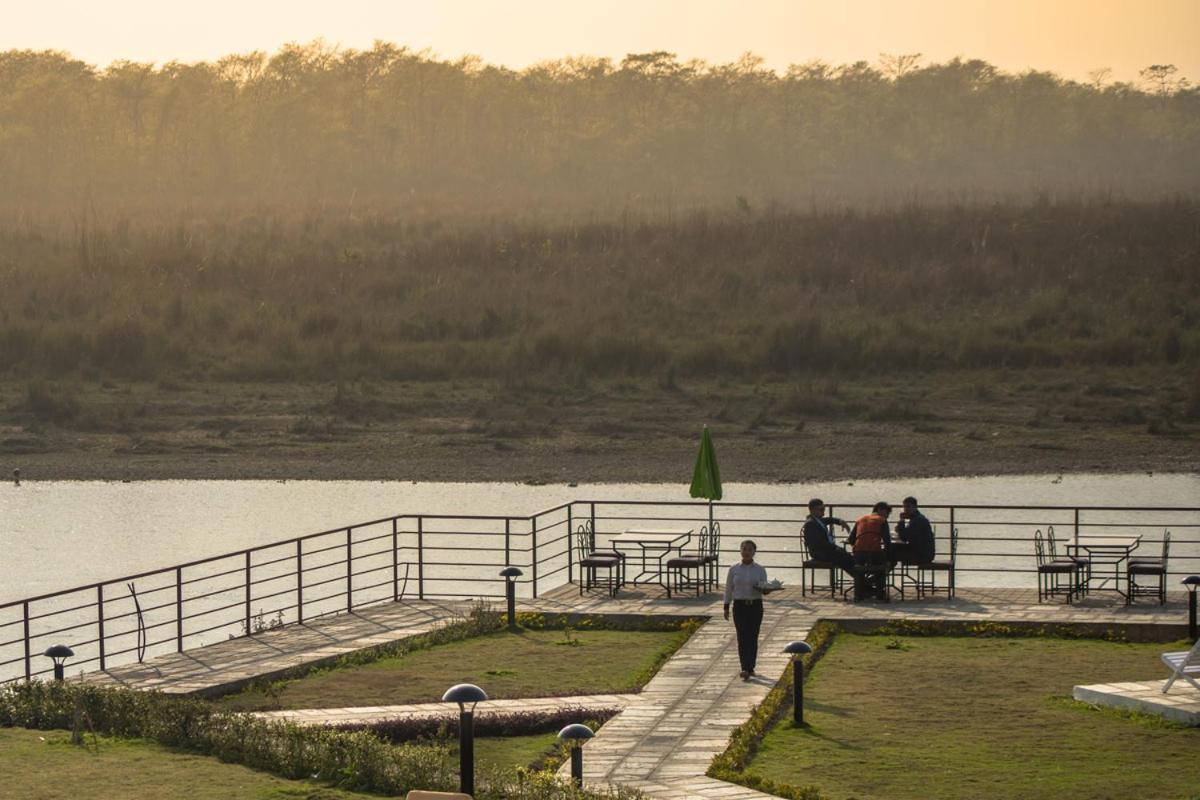 Park Safari Resort, Chitwan National Park Exterior photo