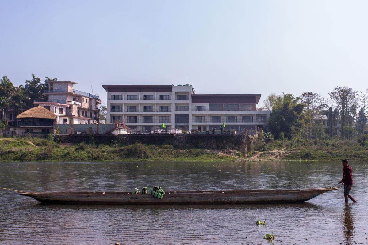 Park Safari Resort, Chitwan National Park Exterior photo