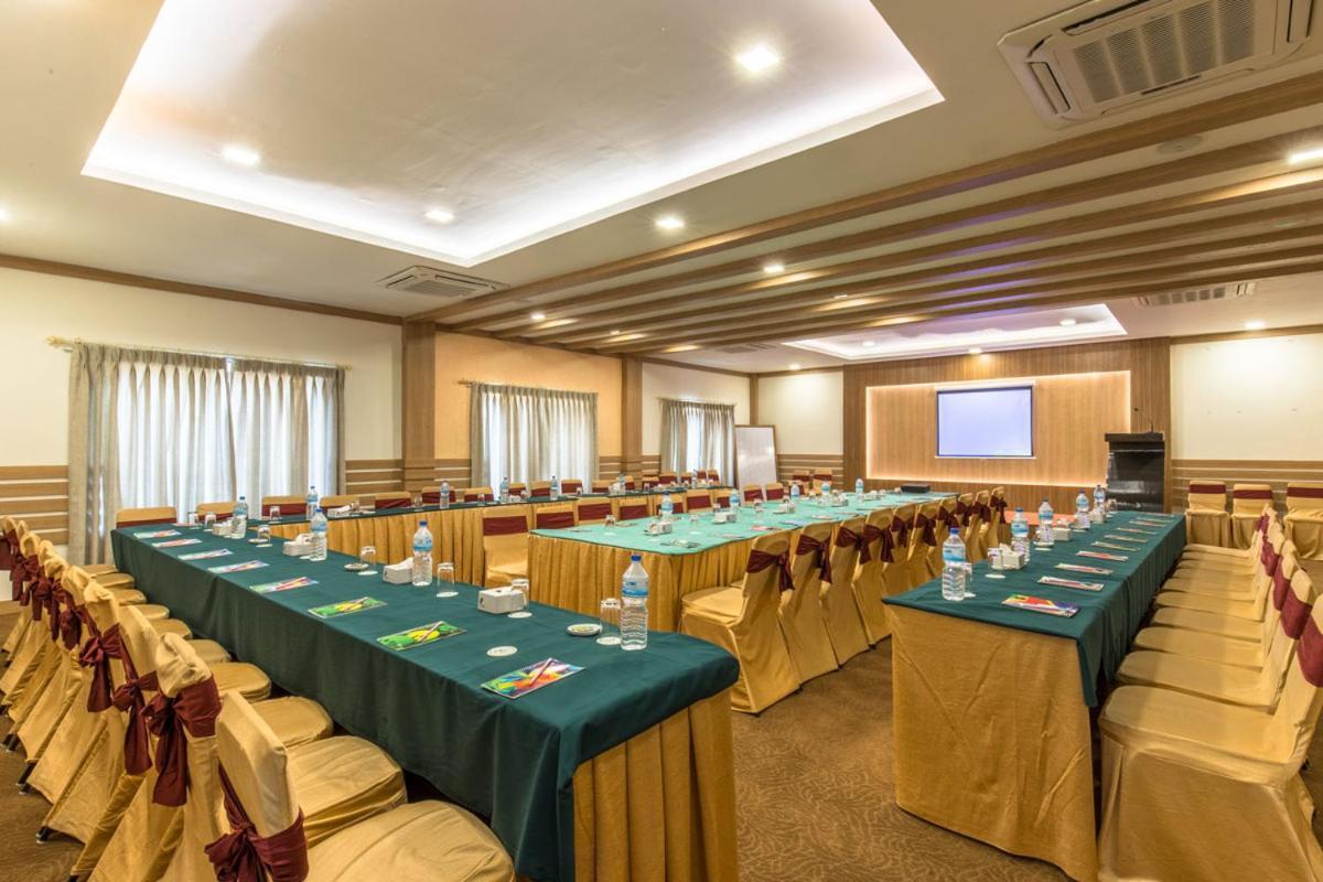 Park Safari Resort, Chitwan National Park Exterior photo