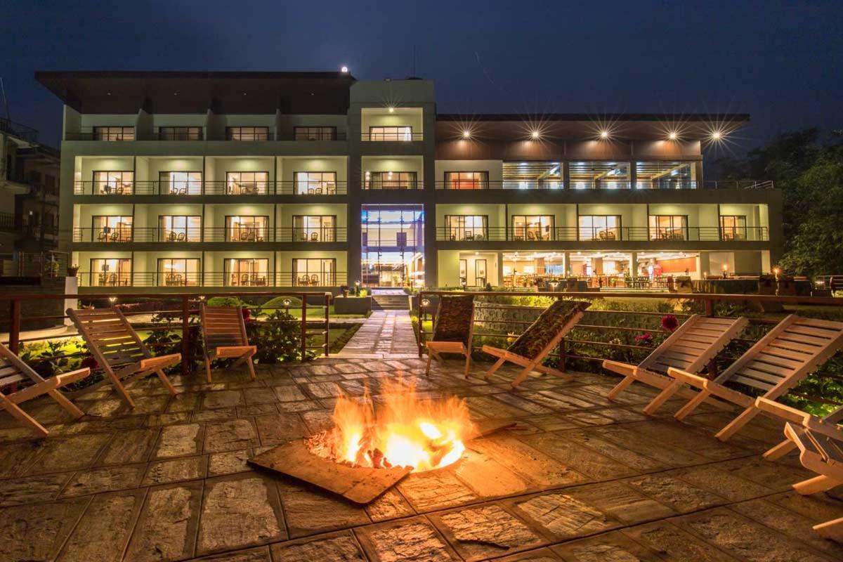 Park Safari Resort, Chitwan National Park Exterior photo